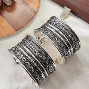 Aamira Western Open Cuffs