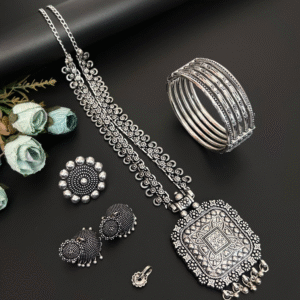 Naira Vintage Bloom Necklace Set