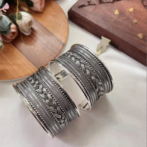 Noura Handcuffs