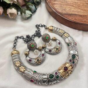 Dual Tone Hasli Necklace Set Green & Red