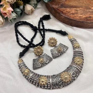 Hasli Necklace Set with Earrings