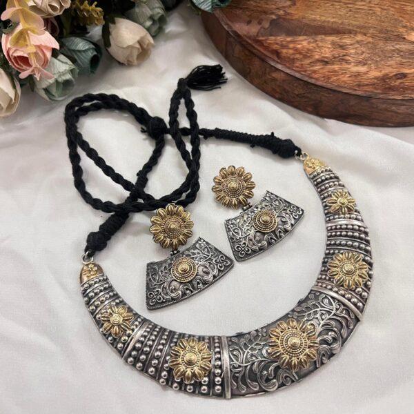 Hasli Necklace Set with Earrings