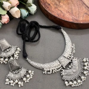 hasli necklace set