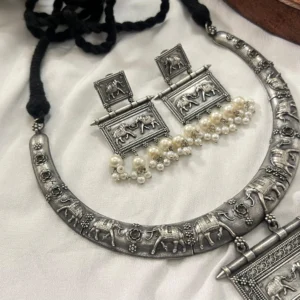 Hasli Necklace Set with Earrings