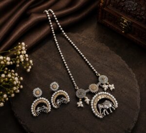 Dual tone chain pendant