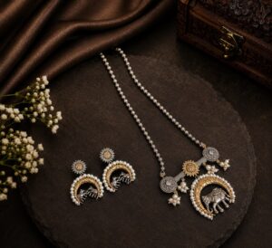 Dual tone chain pendant