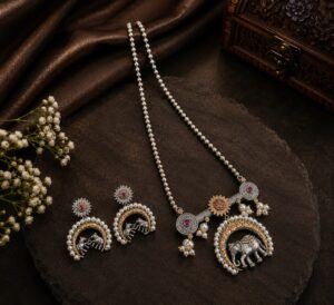 Dual tone chain pendant