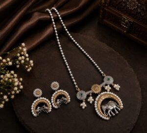Dual tone chain pendant