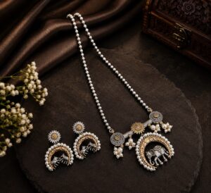 Dual tone chain pendant