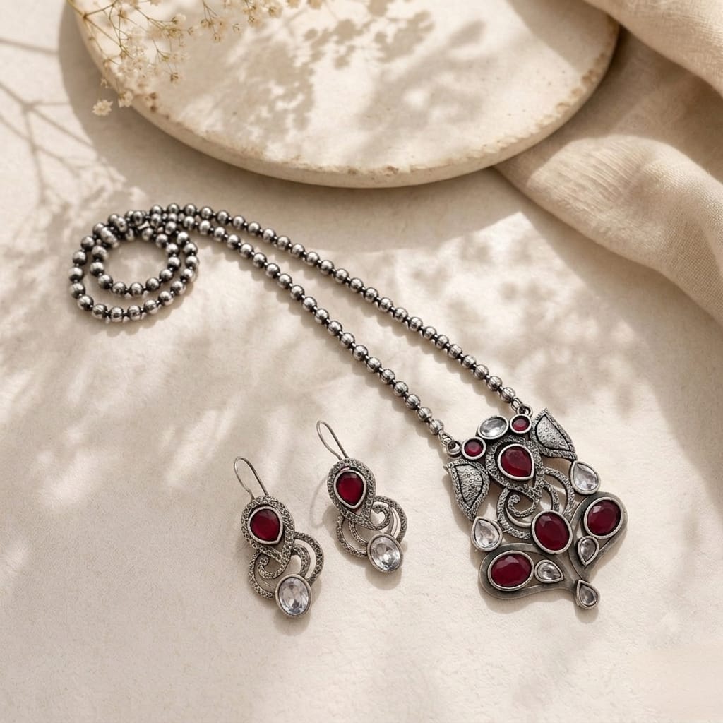 ganesh designed pendant set