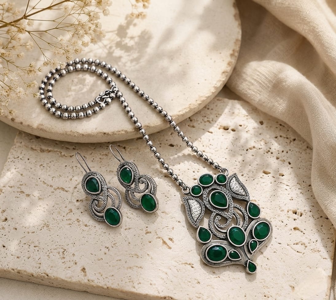 ganesha designed pendant set