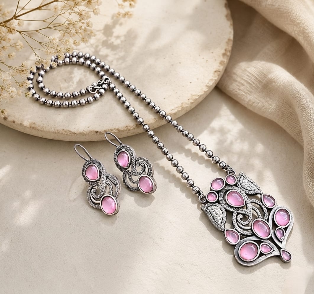 ganesha designed pendant set