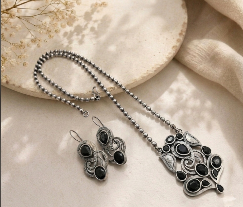ganesha designed pendant set