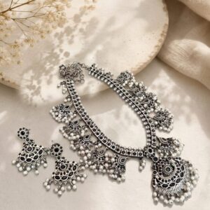 Guttupusalu necklace set