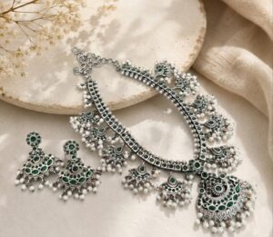Guttupusalu necklace set