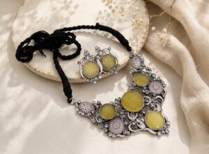 Monalisa stone necklace set