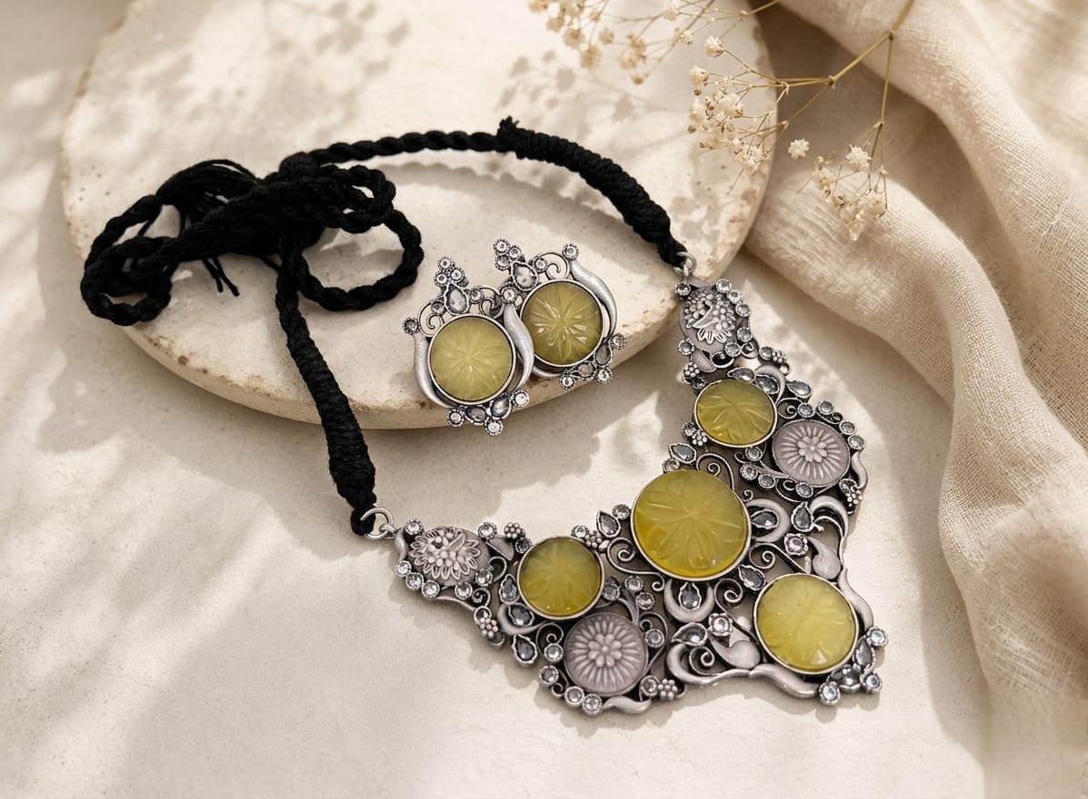 Monalisa stone necklace set
