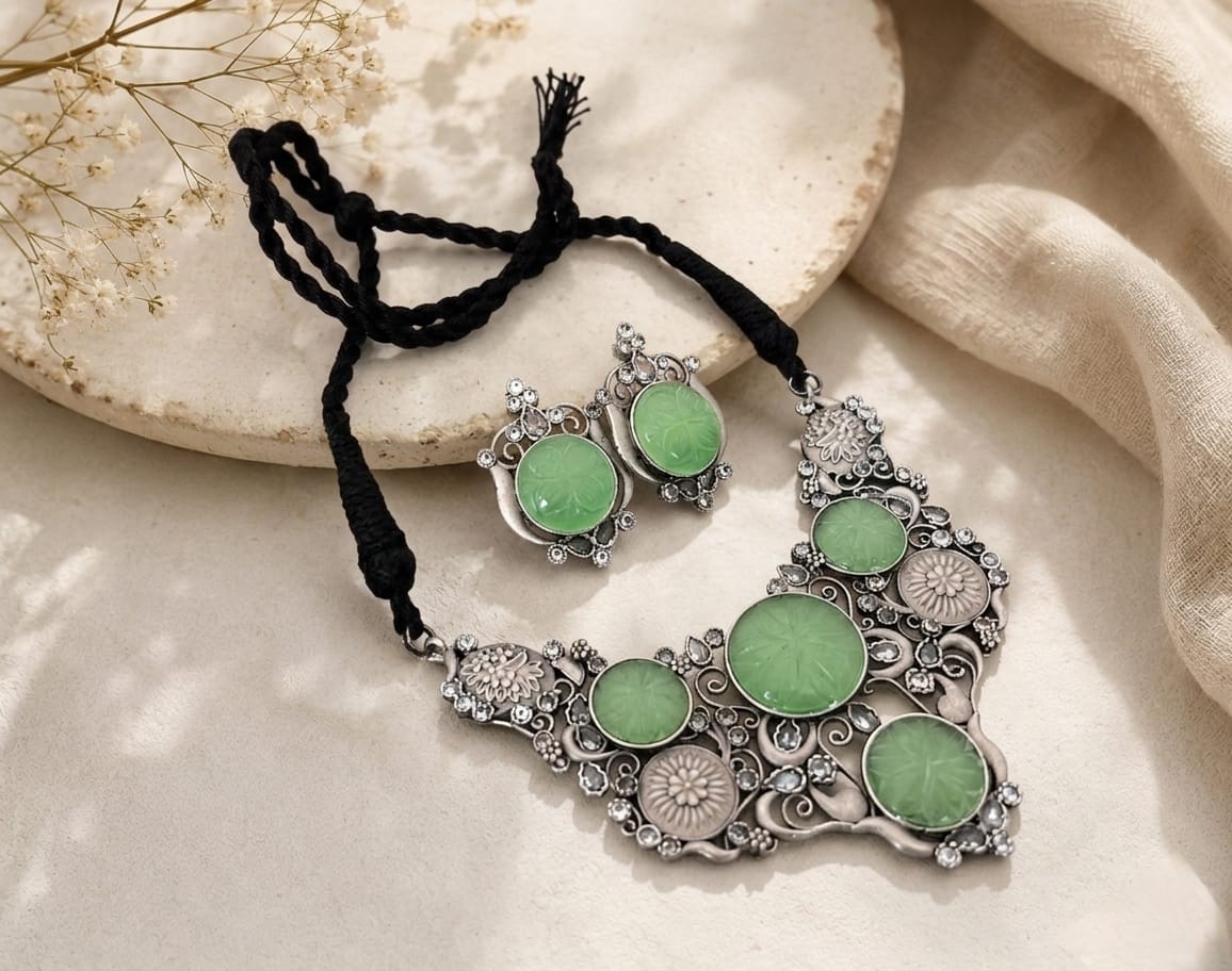 Monalisa stone necklace set