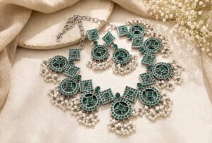 Premium replica choker set