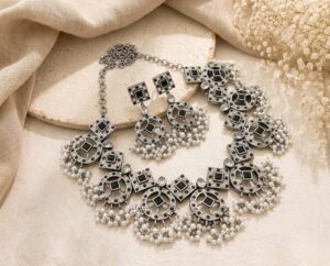 Premium replica choker set