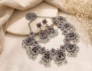 Premium replica choker set
