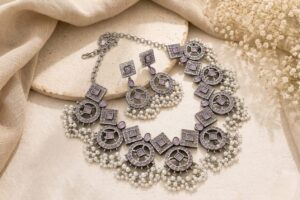 Premium replica choker set