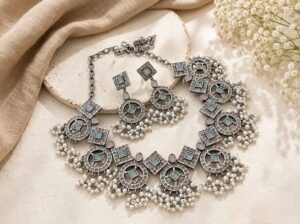 Premium replica choker set
