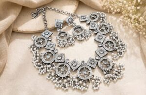 Premium replica choker set