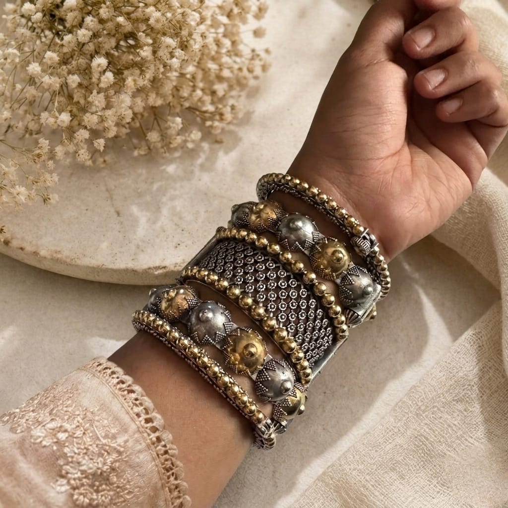 Dual tone adjustable bangles