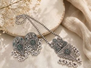 Stone chain pendant set