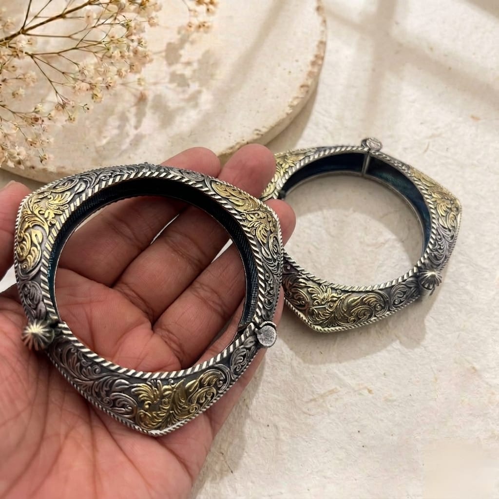 Dual tone openable kada