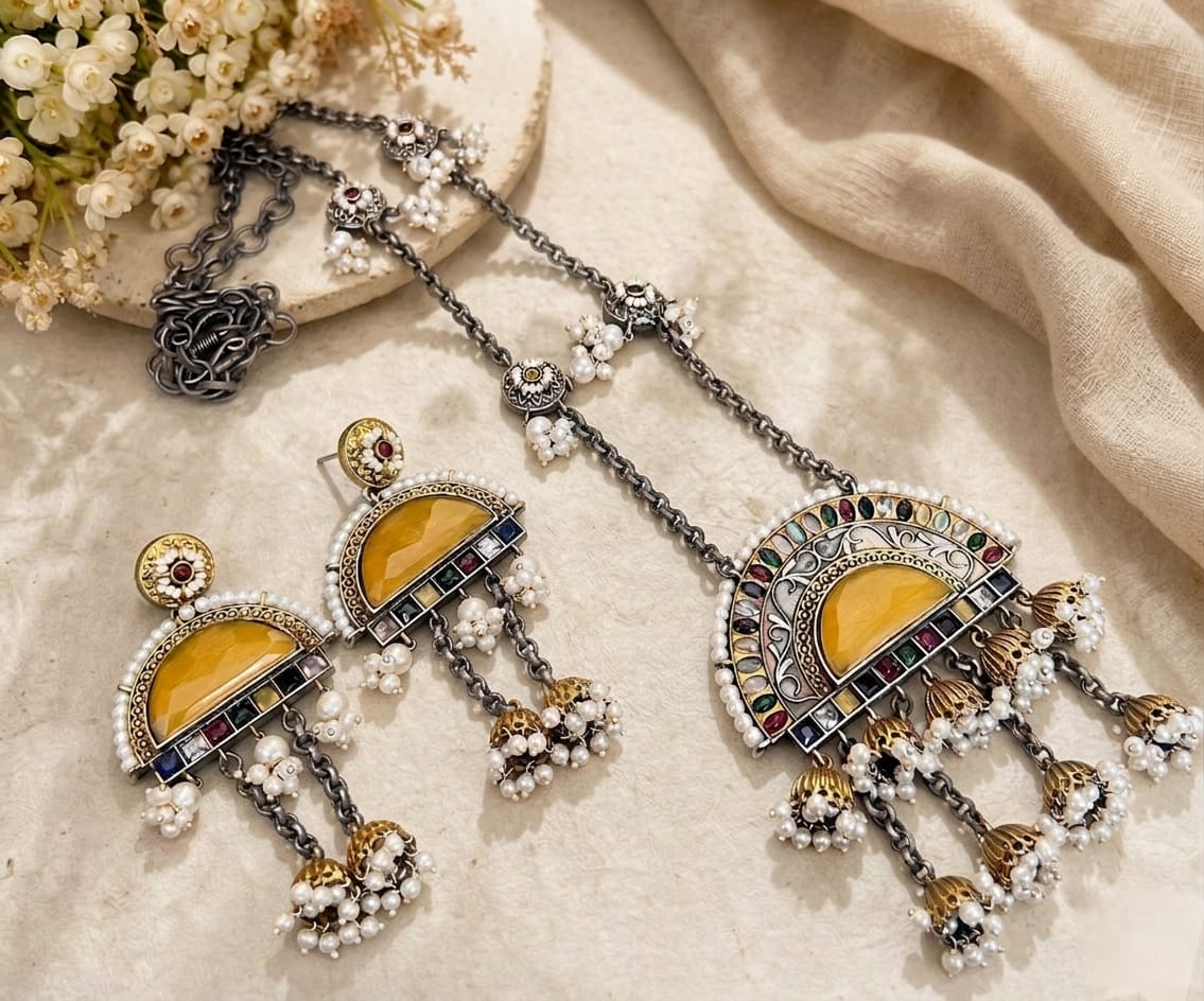 Dual tone western pendant set