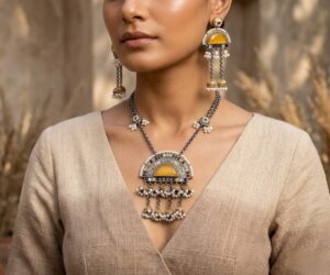 Dual tone western pendant set