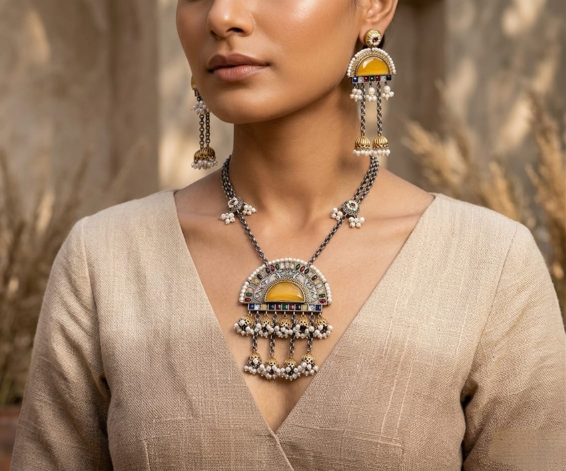 Dual tone western pendant set