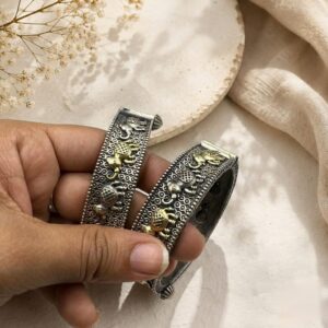 Pair of dual tone kada