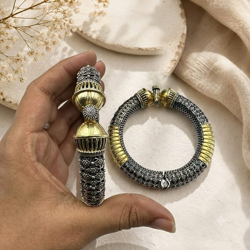 Elegant dual tone openable kada