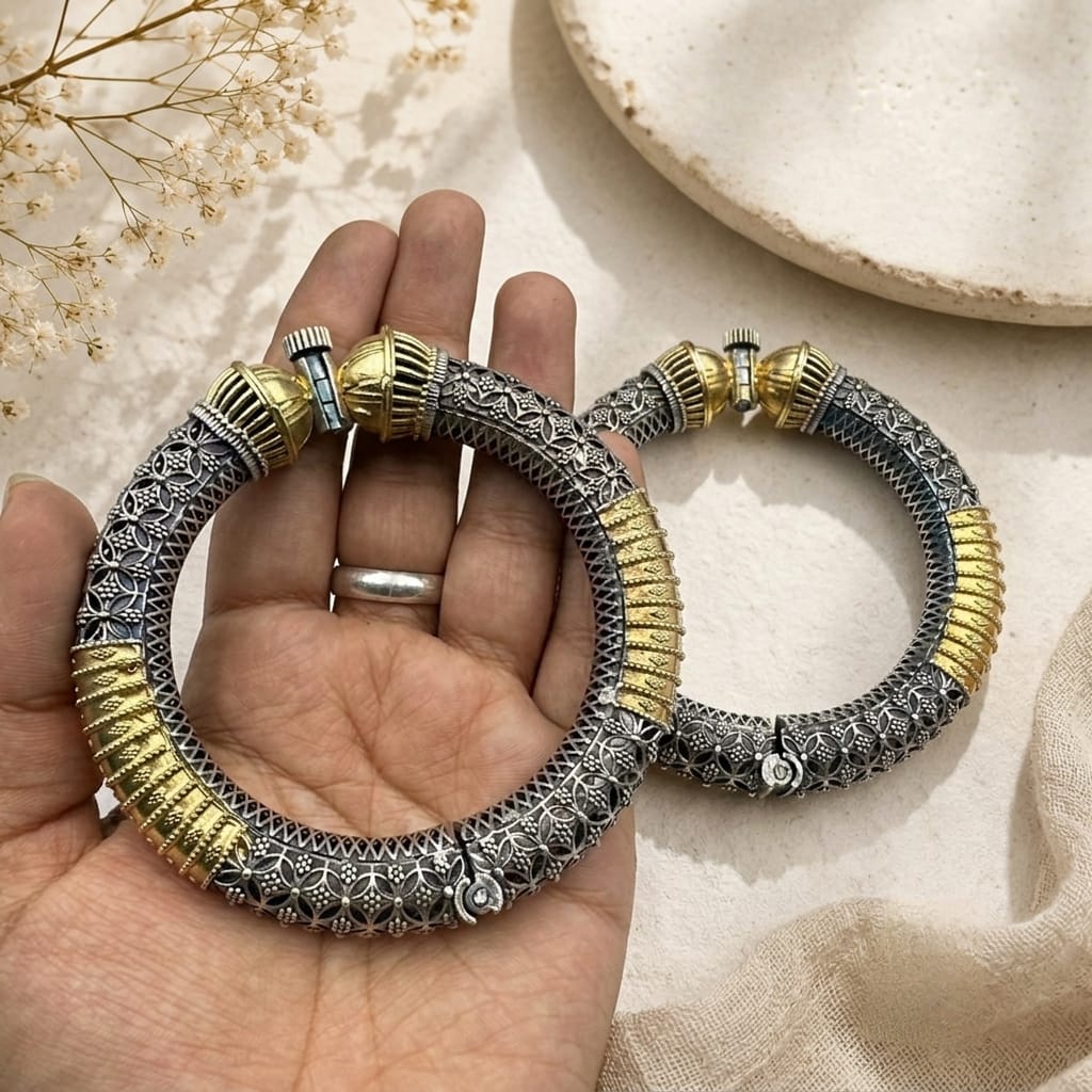Elegant dual tone openable kada