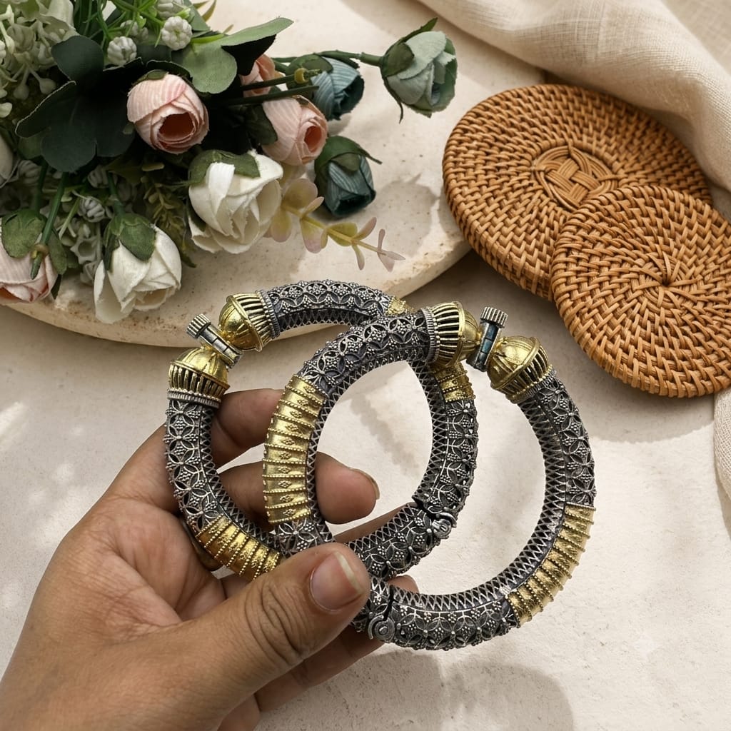 Elegant dual tone openable kada