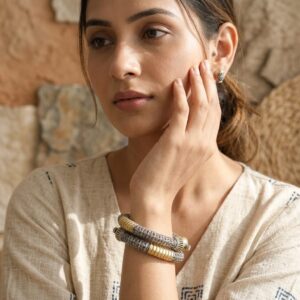 Elegant dual tone openable kada