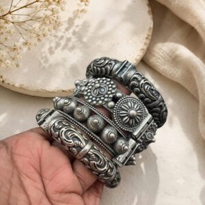Replica 6 pc bangles set
