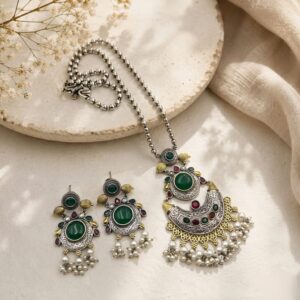Dual tone pendant set