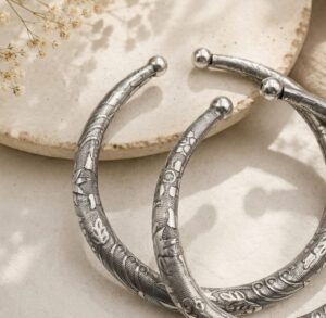 Adjustable leg anklets