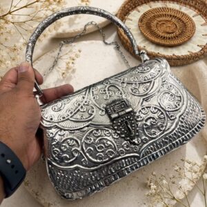 Premium quality clutch with sling