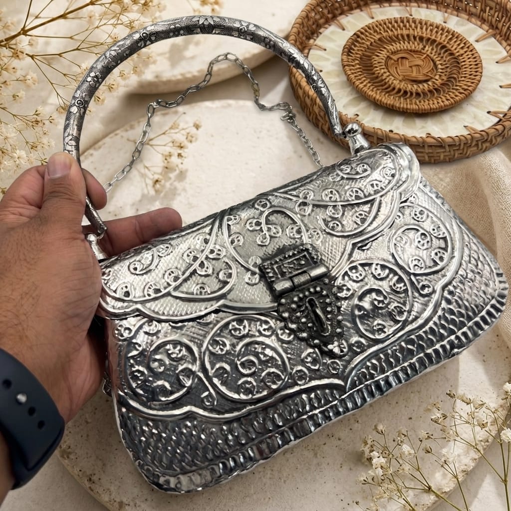 Premium quality clutch with sling