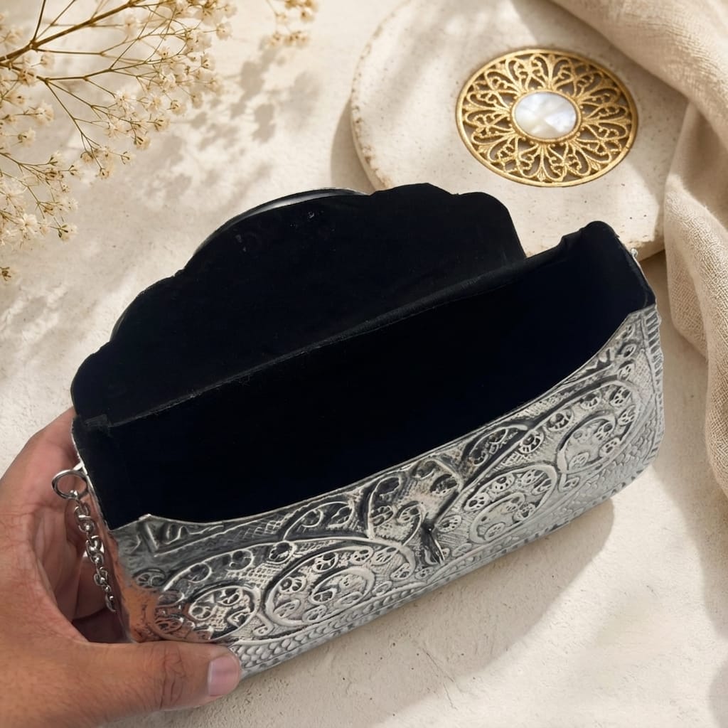 Premium quality clutch with sling