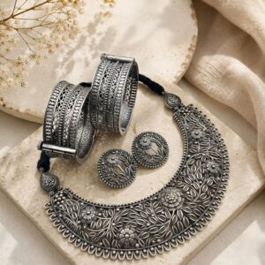 Hasli set with openabe bangles