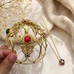 Elegant bun cage with matching pin