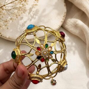 Elegant bun cage with matching pin