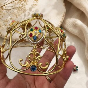 Premium bun cage with matching pin