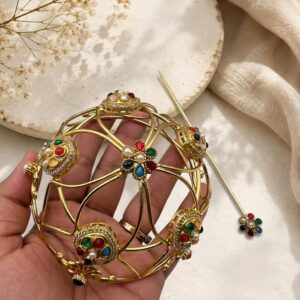 Premium bun cage with matching pin